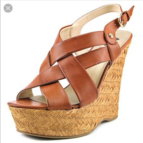 g by guess wedges